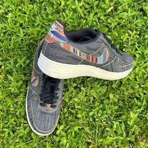 Men’s Nike Air: Jeans with Abstract Design: Condition: Great